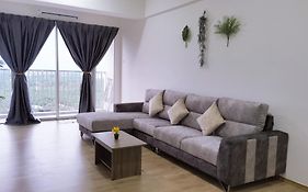 Free Wi-FiTravelers Homestay Sitiawan6~10PaxThe Venus Apartment
